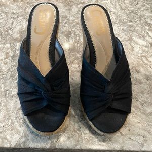 Like New Circus bySam Edelman black wedge